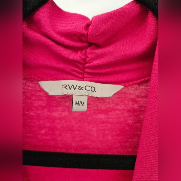 V neck sleeveless tunic top in beautiful raspberry color, size M - Picture 3 of 6